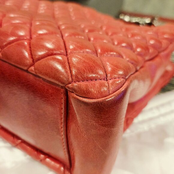 Chanel Fuchsia Quilted Iridescent Calfskin Leather New Bubble Small Tote Bag - Picture 14 of 16